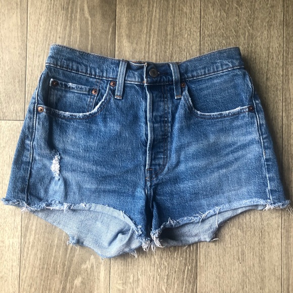 Levi’s 501 Light Wash Button Fly Jean Shorts - Picture 15 of 15